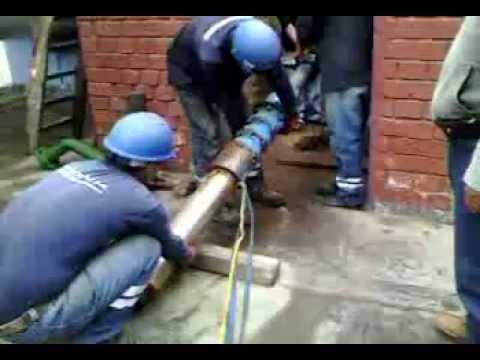 Trabajo en el pozo de agua con bomba sumergible. Lima peru retiro - DAKXIM - Mexico
